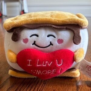 Russ S'more Plush with Heart